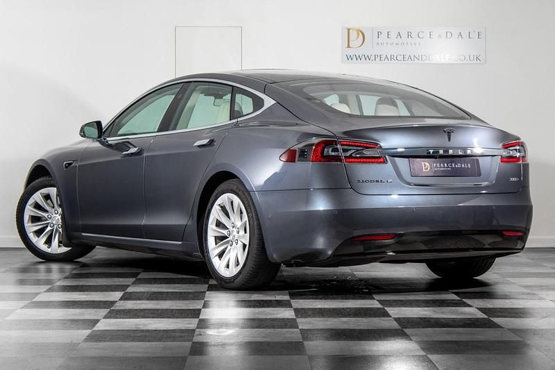 Used Tesla Model S 386 kW (525 HP) 2019 Grey Hatchback