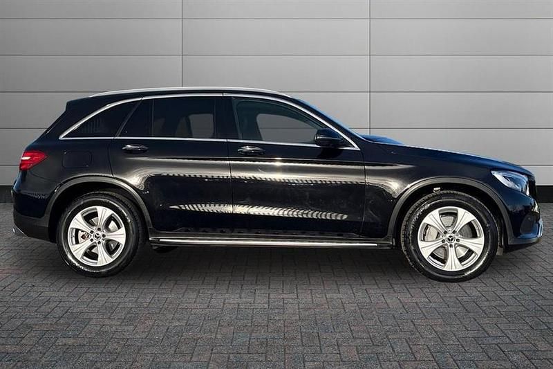 Used Mercedes GLC250 Premium 211 HP (155 kW) 2018 Obsidian black Estate