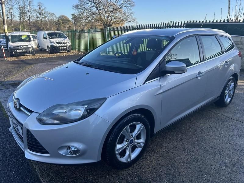 Used Ford Focus Zetec 125 HP (91 kW) 2014 Silver Estate