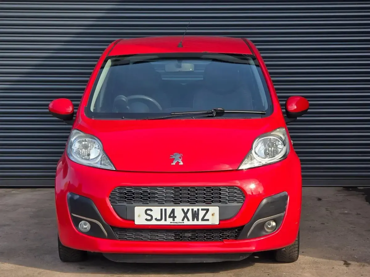 Käytetty Peugeot 107 Active 68 HP (50 kW) 2014 Punainen Viistoperä