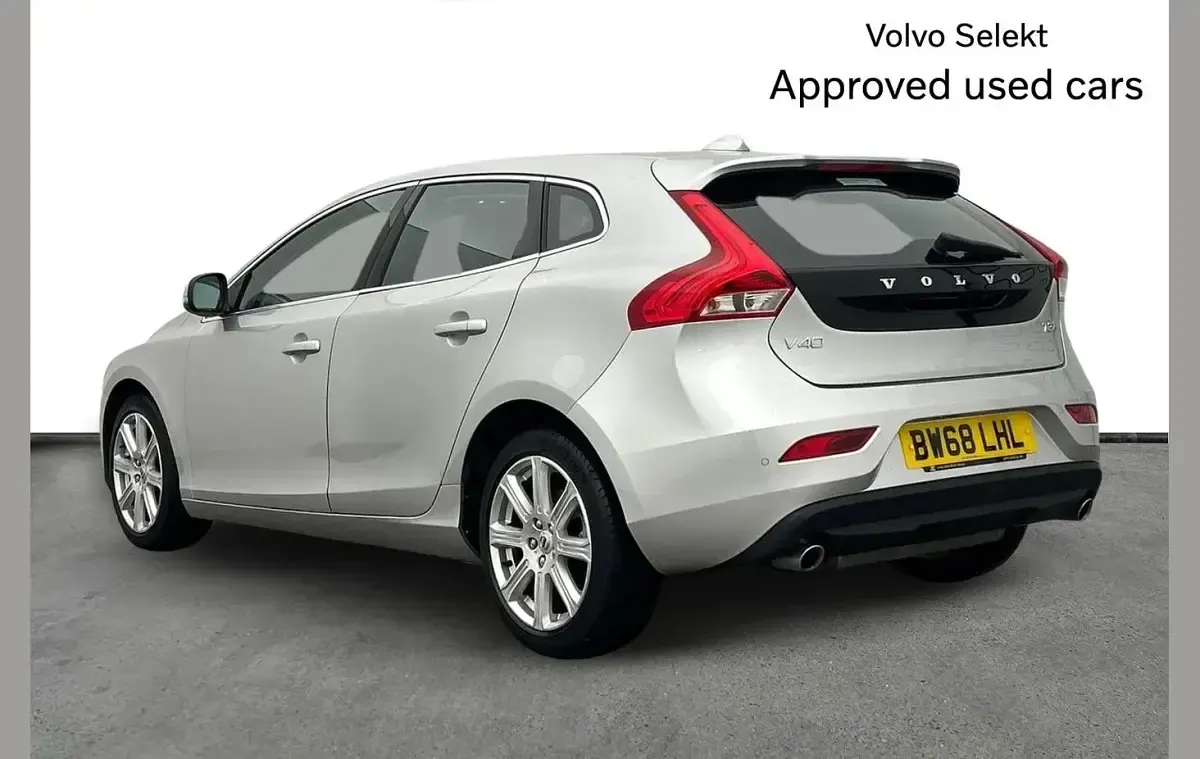 Used Volvo V40 Inscription 150 HP (110 kW) 2018 Silver Hatchback