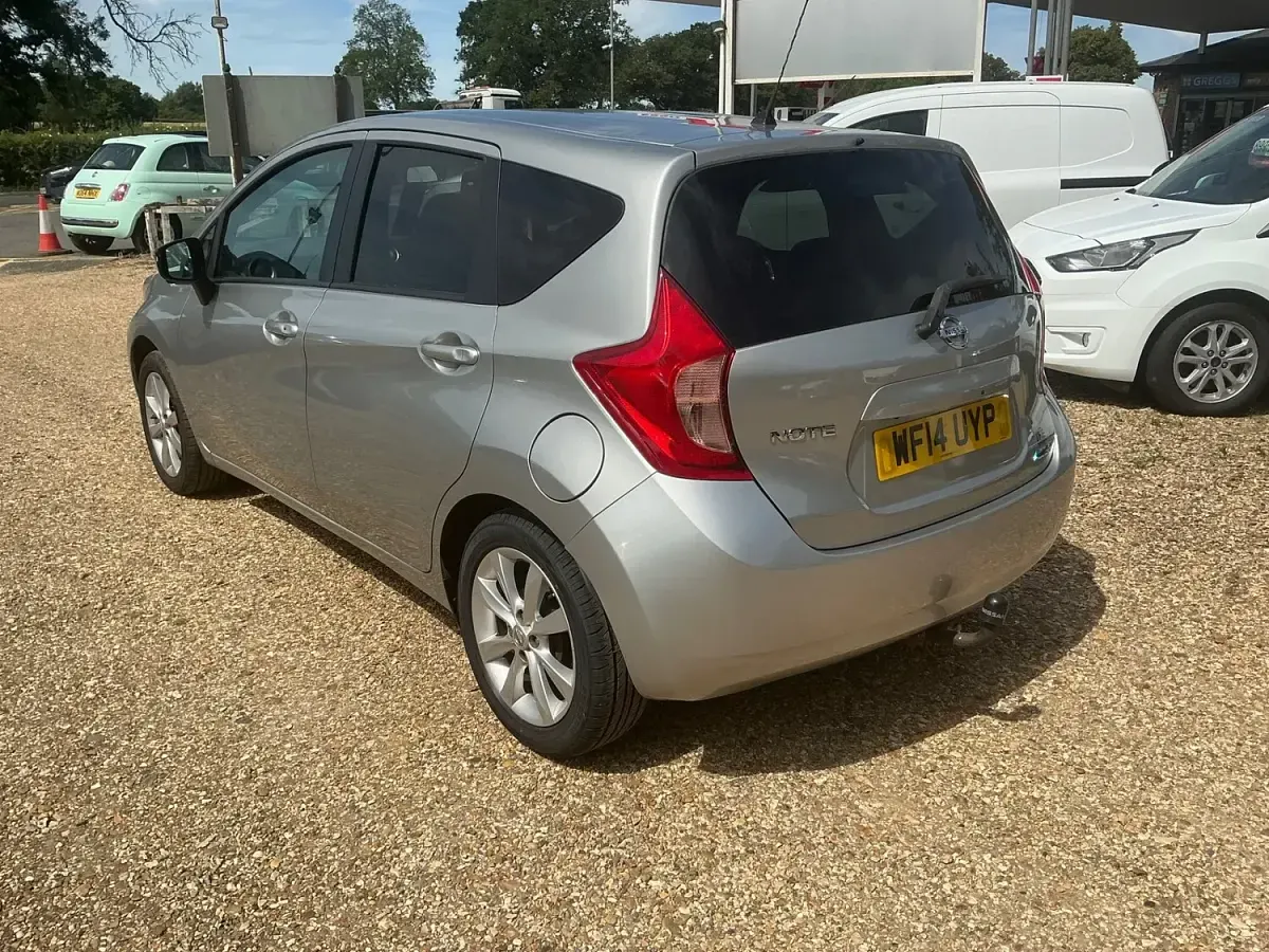 Used Nissan Note Tekna 90 HP (66 kW) 2014 Silver Hatchback