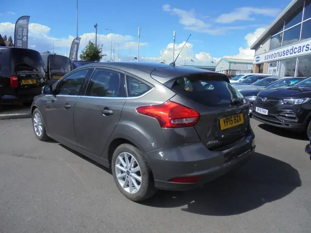 Used Ford Focus Titanium 120 HP (88 kW) 2015 Grey Hatchback