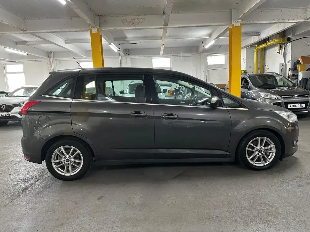 Used Ford Grand C-Max Zetec 120 HP (88 kW) 2016 Grey MPV