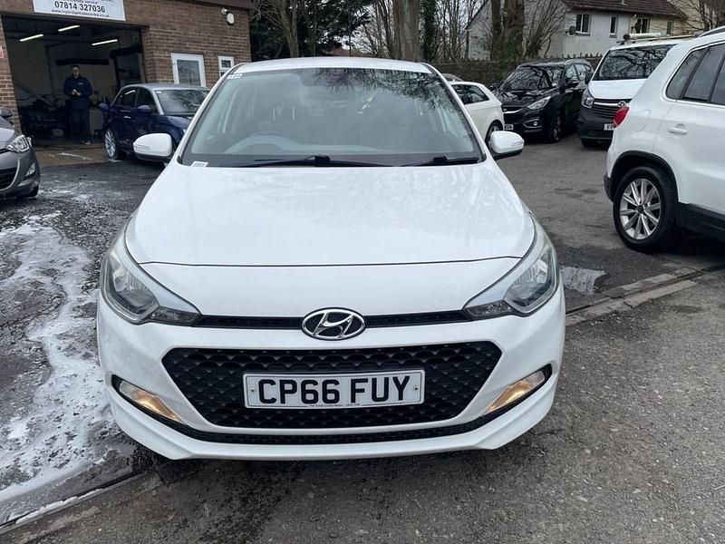 Used Hyundai i20 75 HP (55 kW) 2016 White Hatchback