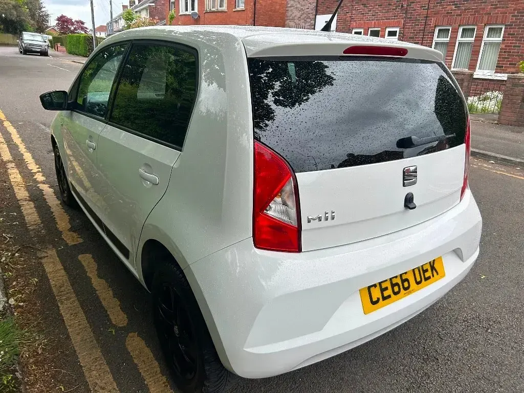 Used Seat Mii Design 75 HP (55 kW) 2016 White Hatchback