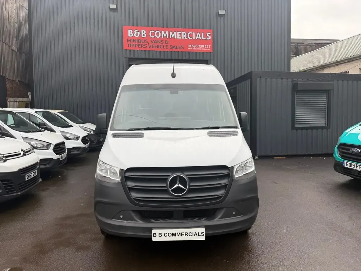 Used Mercedes Sprinter Progressive 148 HP (108 kW) 2021 White Van