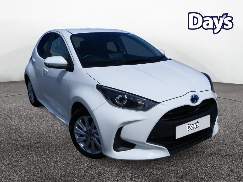 White Used 2022 Toyota Yaris Hybrid Hatchback | £14,495 (Super price) - Image 1/4