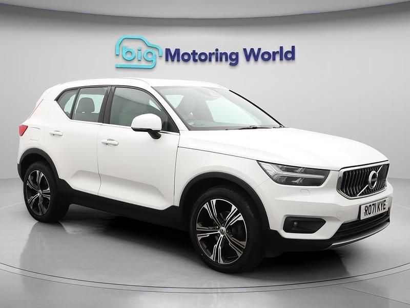 White Used 2022 Volvo XC40 Inscription SUV | £22,300 (Good price) - Image 1/4