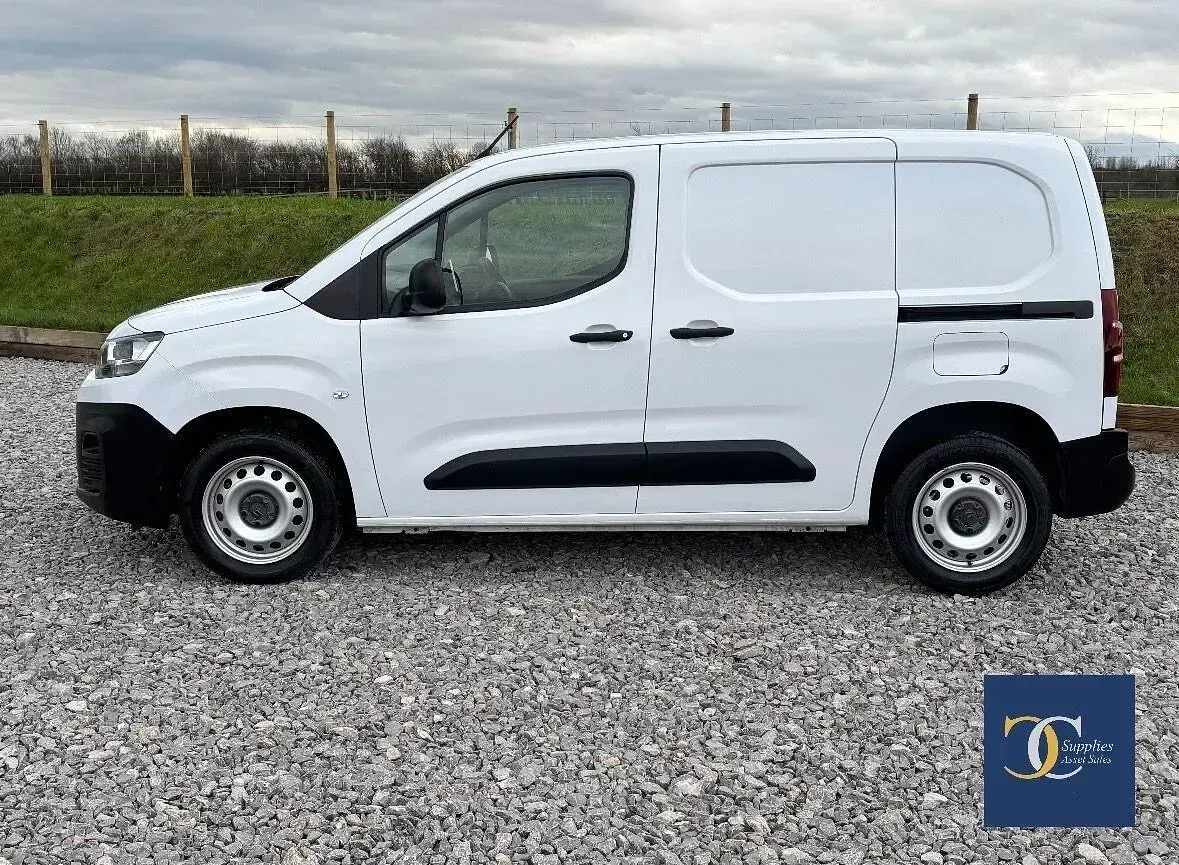 Usado Citroën Berlingo 100 HP (73 kW) 2023 Branco Monovolume
