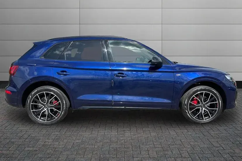 Used Audi Q5 Comfort 265 HP (194 kW) 2023 Blue SUV
