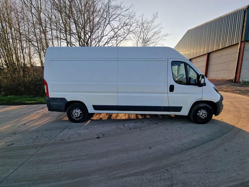 Used Peugeot Boxer 130 HP (95 kW) 2017 White Van