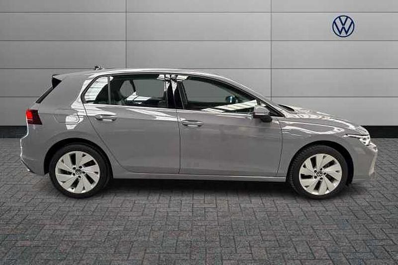 Second-hand VW Golf VIII 115 CP (84 kW) 2024