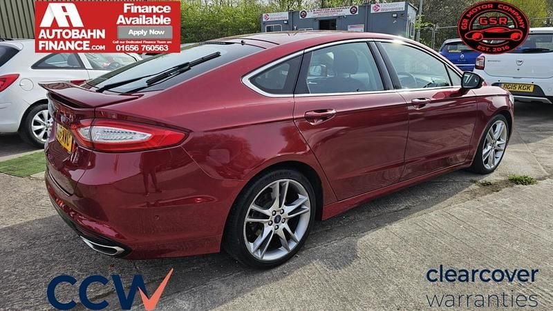 Usado Ford Mondeo Titanium 180 HP (132 kW) 2015 Vermelho Citadino
