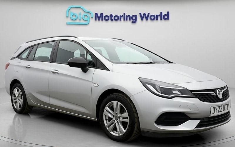 Used Vauxhall Astra Business Edition 122 HP (89 kW) 2021 Silver Estate