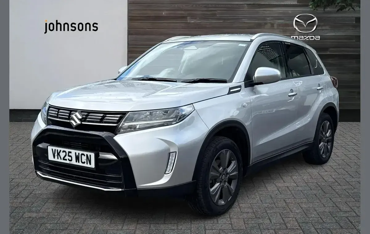Usado Suzuki Vitara 116 HP (85 kW) 2025 Prateado SUV