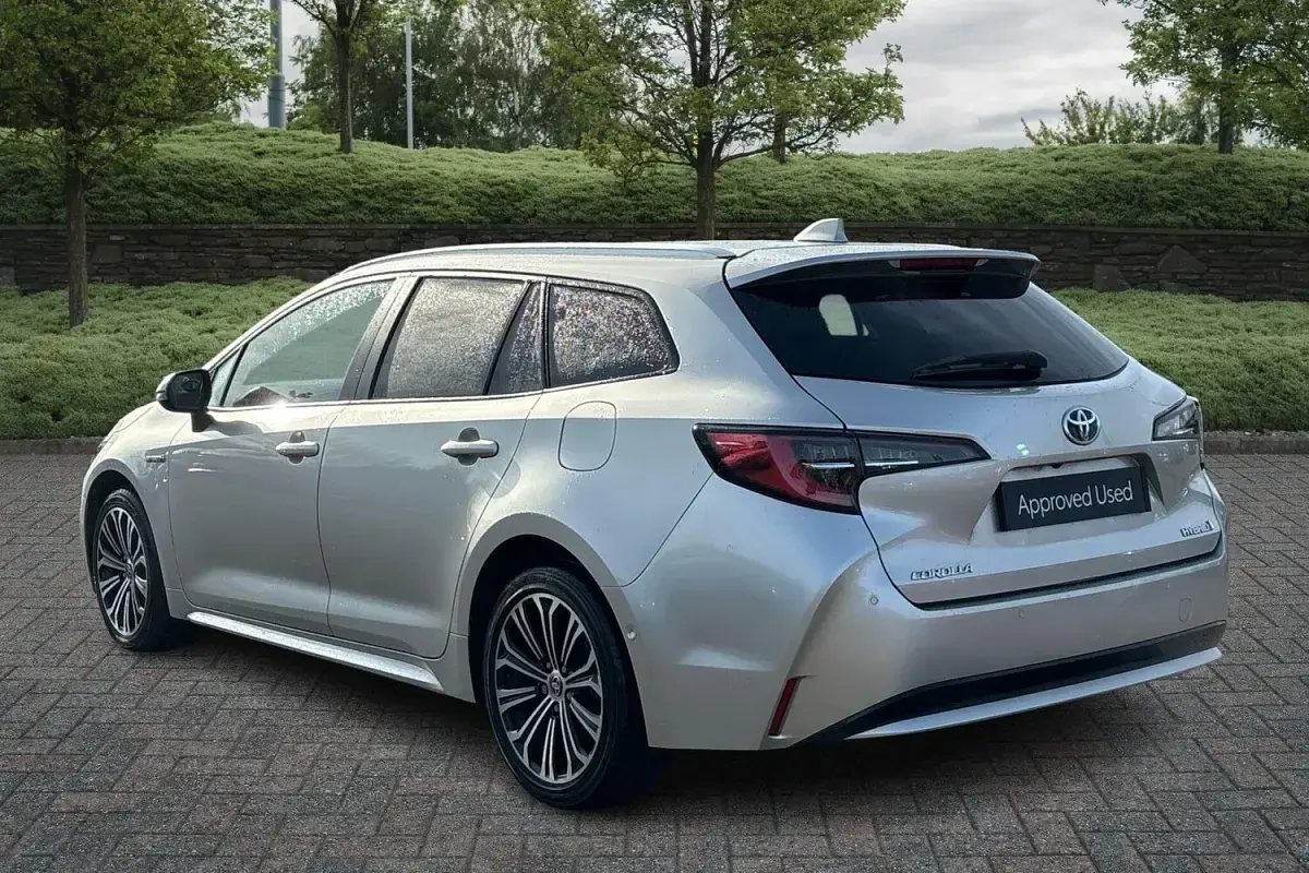 Used Toyota Corolla Design 122 HP (89 kW) 2020 Silver Estate