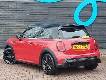 Używany Mini Cooper Premium 136 KM (100 kW) 2023 Czerwony Hatchback