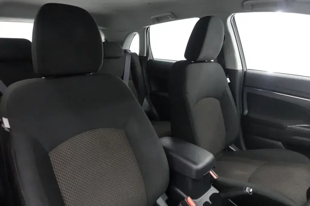 Used Mitsubishi ASX 115 HP (84 kW) 2015 White SUV