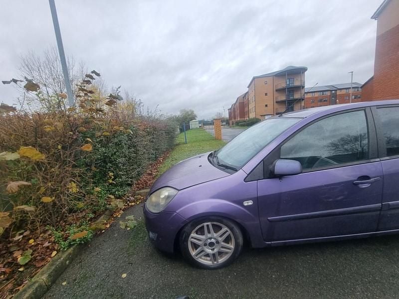 Used Ford Fiesta Ghia 2008 Mauve purple Hatchback