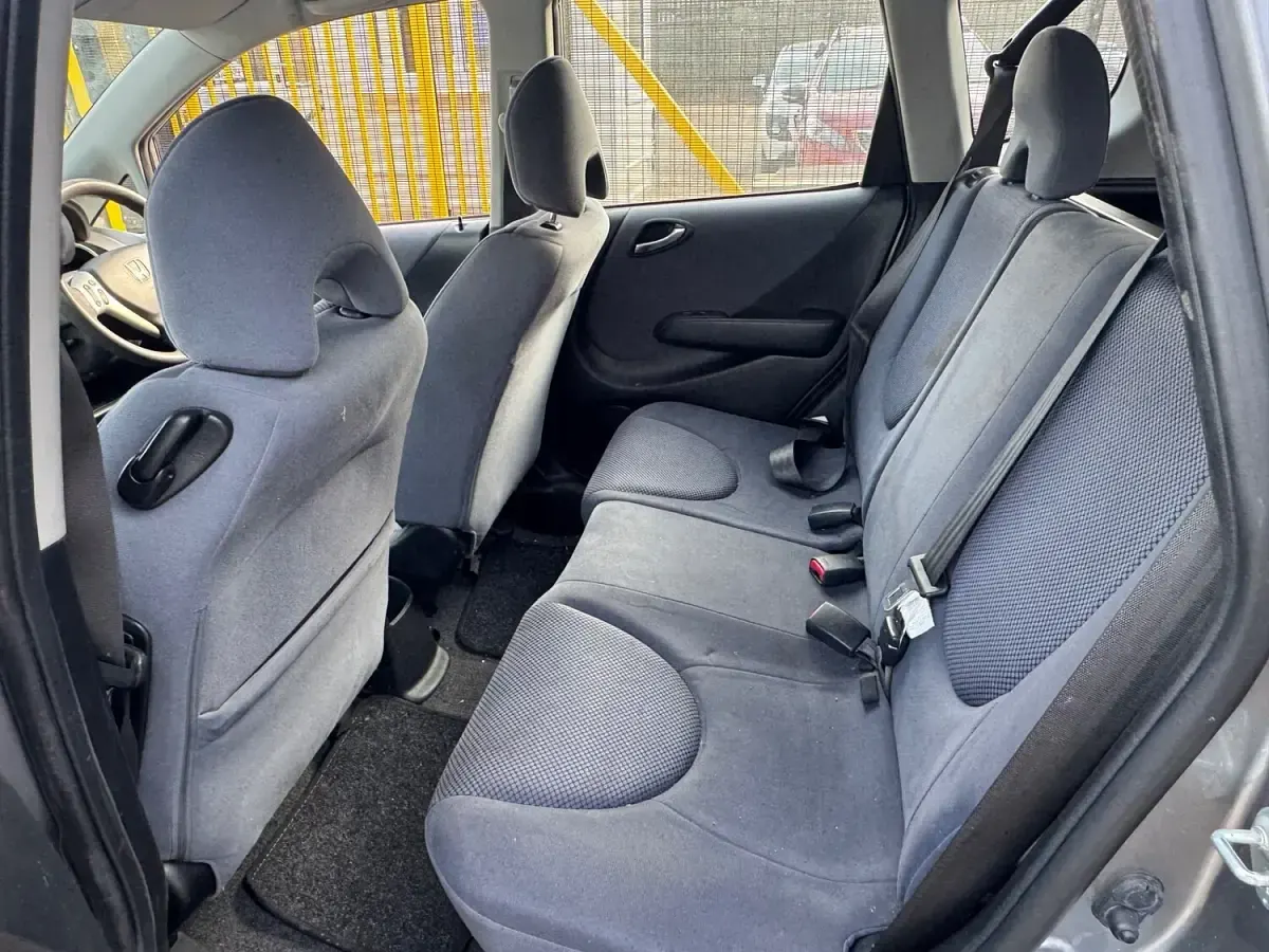 Used Honda Jazz SE 83 HP (61 kW) 2005 Silver Hatchback