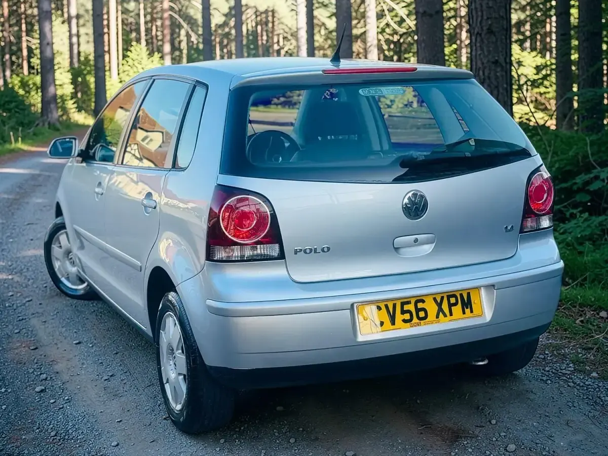 Begagnad VW Polo S 80 HK (58 kW) 2006 Silver Halvkombi