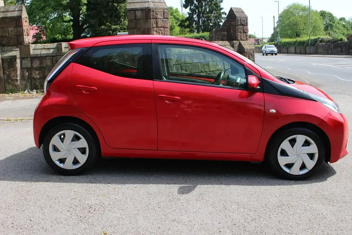 Used Toyota Aygo X-play 69 HP (50 kW) 2015 Red Hatchback