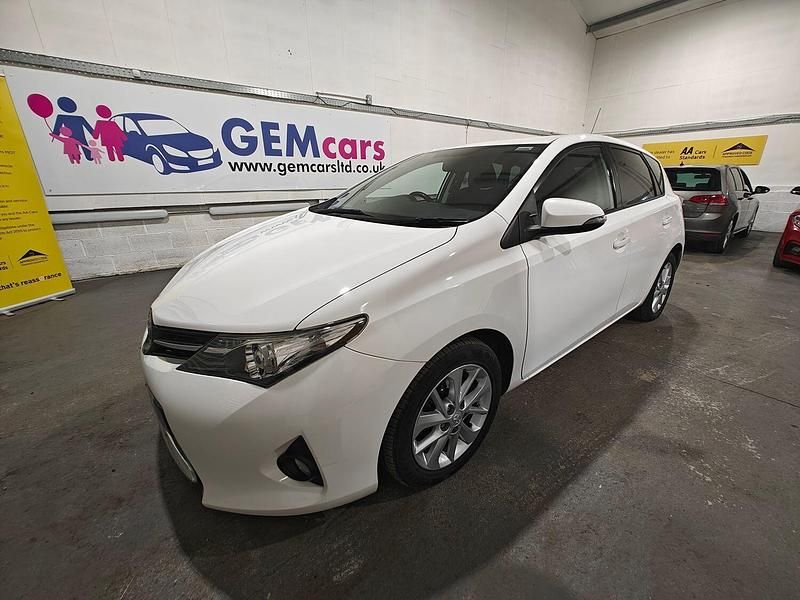 White Used 2013 Toyota Auris Sport Hatchback | £3,975 (Expensive) - Image 1/4