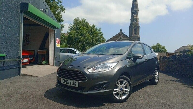 Grey Used 2016 Ford Fiesta Zetec Hatchback | £5,499 (Good price) - Image 1/4