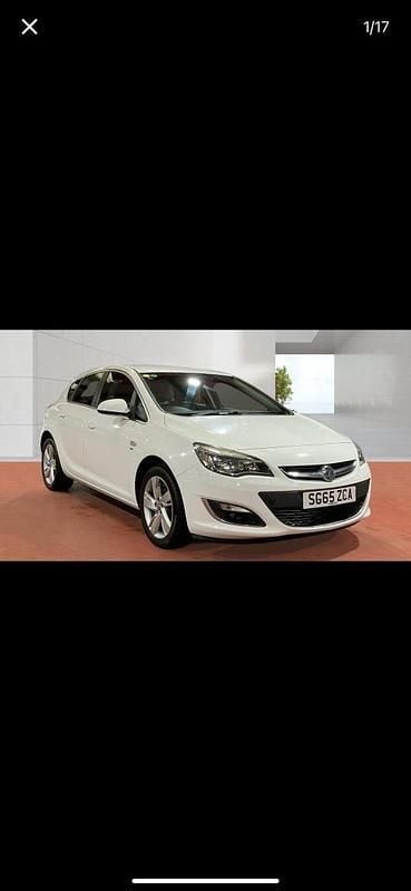 Used Vauxhall Astra SRi 100 HP (73 kW) 2015 White Hatchback