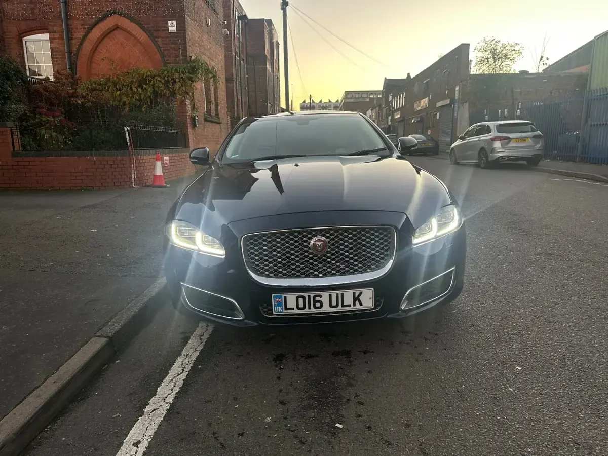 Usado Jaguar XJ 300 CV (220 kW) 2016 Azul Berlina