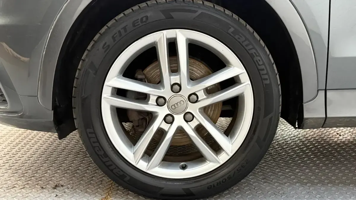 Usado Audi Q3 S-Line 150 HP (110 kW) 2014 Cinzento SUV