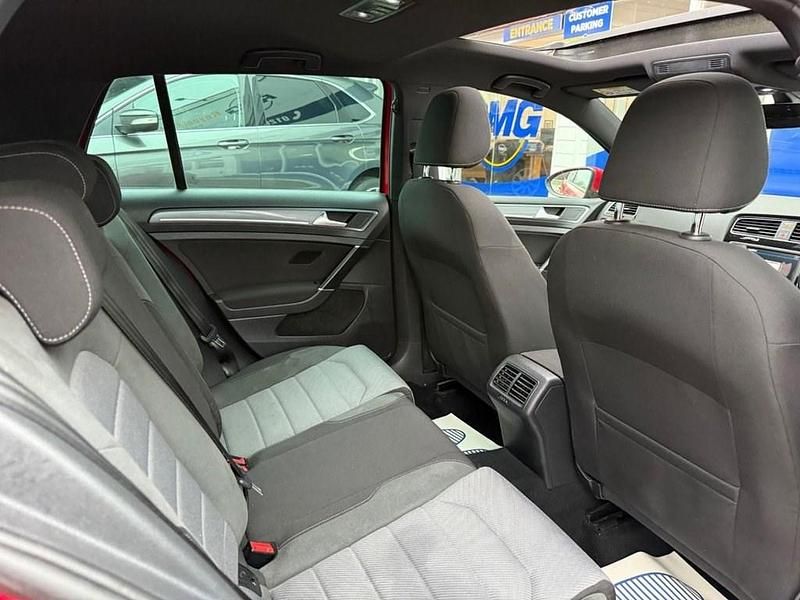 Used VW Golf VII R-line Edition 150 HP (110 kW) 2017 Red Hatchback