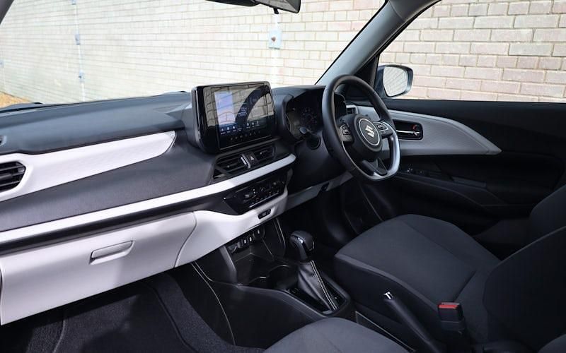 Used Suzuki Swift 82 HP (60 kW) 2025 Pure white/mineral grey Hatchback