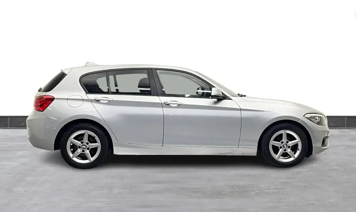 Used BMW 118 Comfort Edition 150 HP (110 kW) 2018 Silver Hatchback