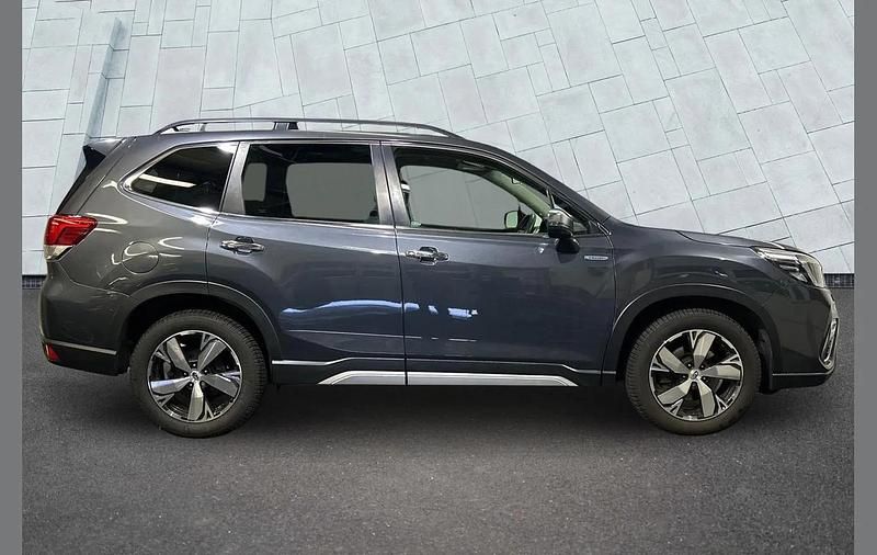 Begagnad Subaru Forester Premium 147 HK (108 kW) 2020 Grå SUV