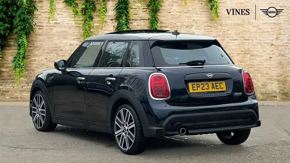Używany Mini Cooper Exclusive 134 KM (98 kW) 2023 Czarny Hatchback