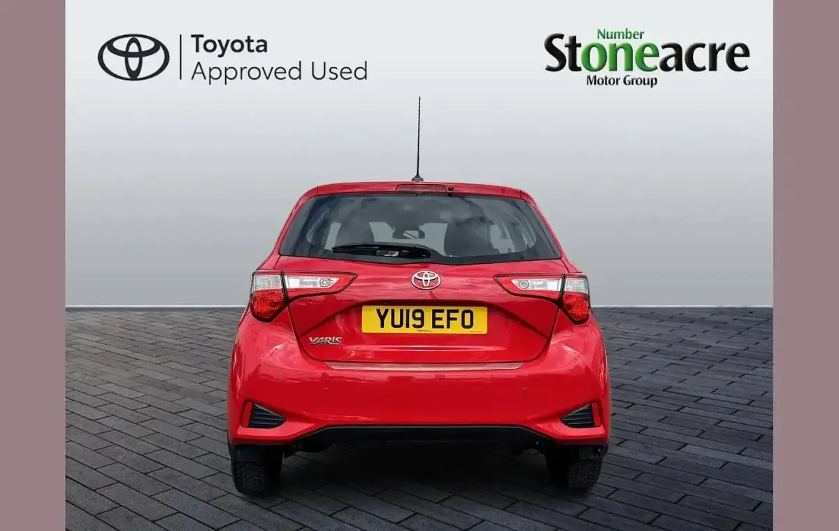 Used Toyota Yaris 109 HP (80 kW) 2019 Red Hatchback