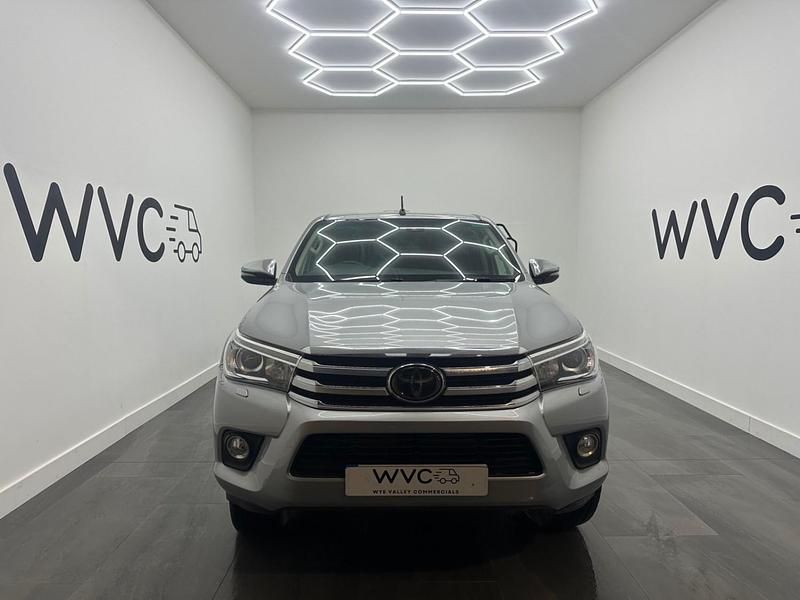 Used Toyota HiLux 150 HP (110 kW) 2018 Silver Pickup