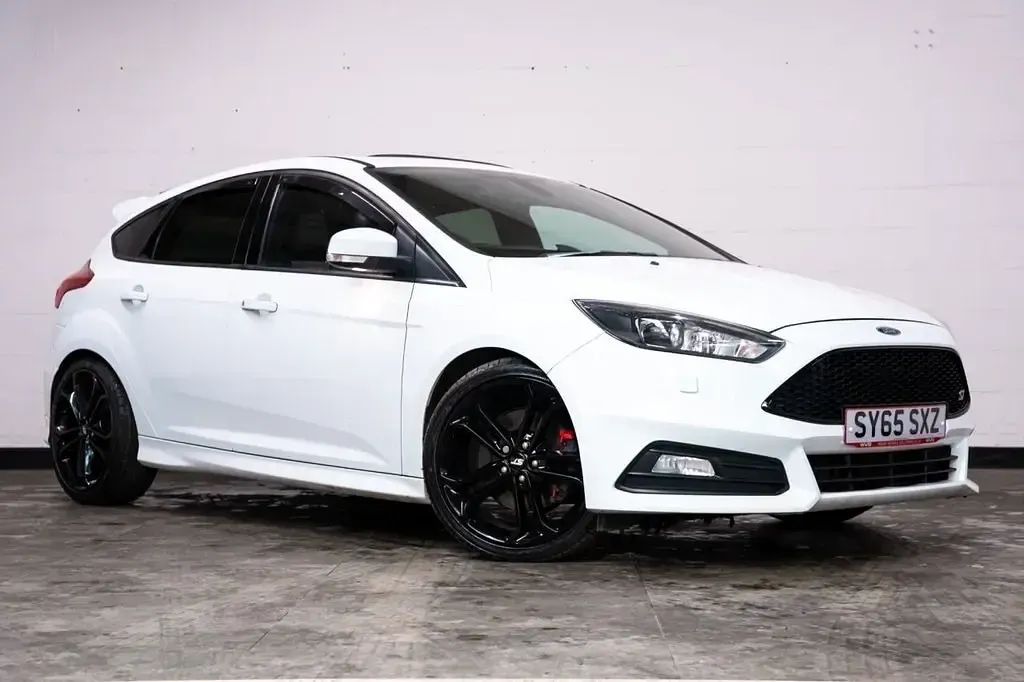 Usado Ford Focus ST 250 HP (183 kW) 2015 Branco Citadino