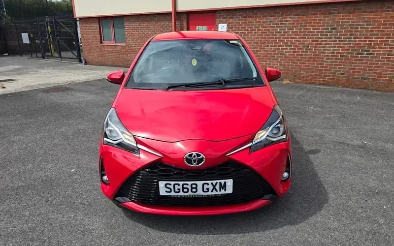 Used Toyota Yaris Design 111 HP (81 kW) 2018 Red Hatchback