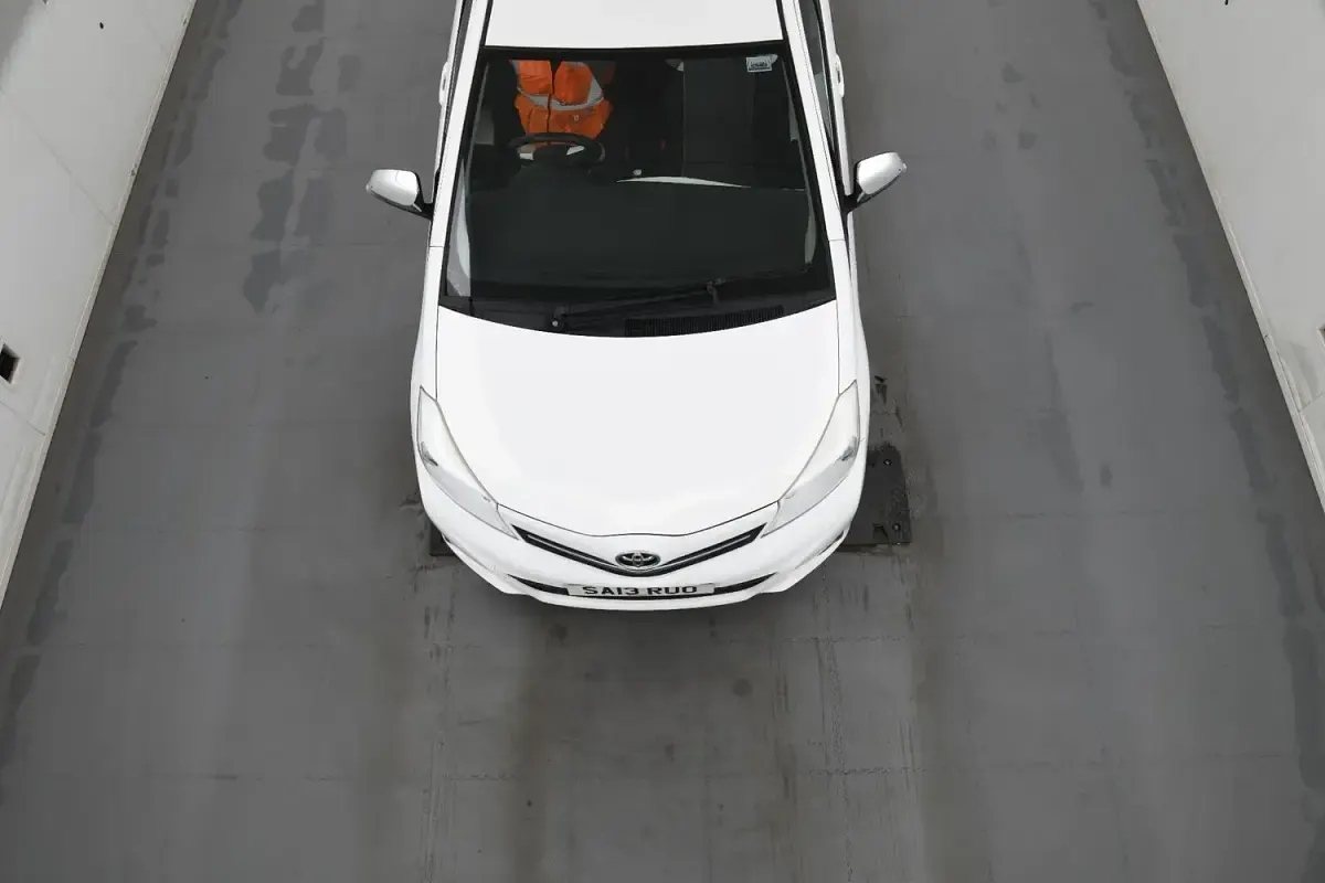 Used Toyota Yaris Trend 99 HP (72 kW) 2013 White Hatchback