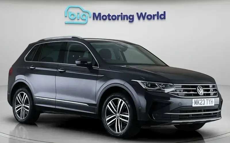 Usado VW Tiguan Elegance 245 HP (180 kW) 2023 Cinzento SUV