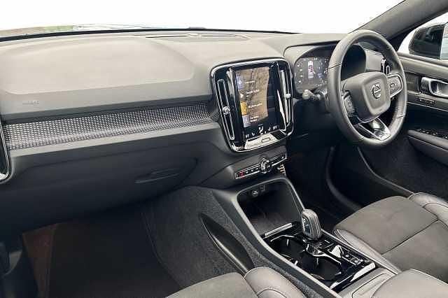 Used Volvo XC40 R-Design Pro 161 HP (118 kW) 2022 Grey SUV