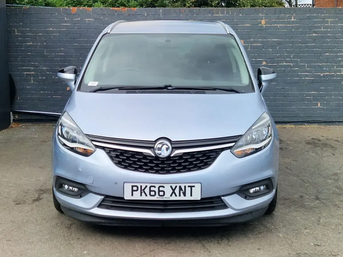 Used Vauxhall Zafira 140 HP (102 kW) 2016 Silver MPV