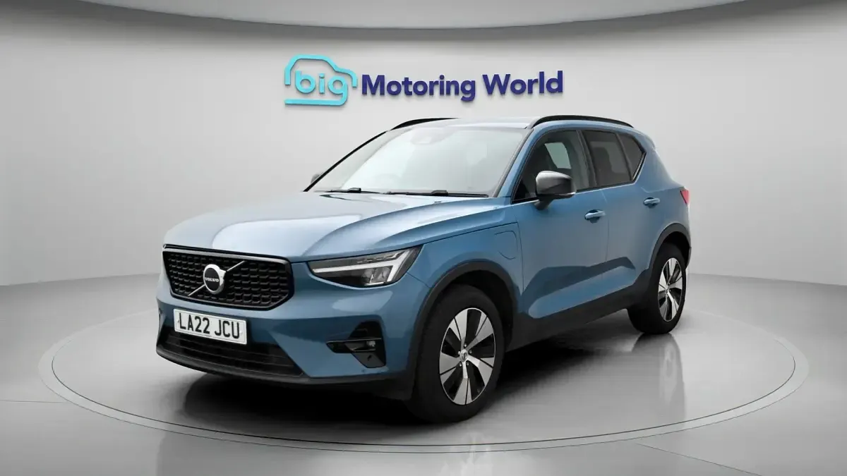 Used Volvo XC40 Plus 211 HP (155 kW) 2022 Blue SUV
