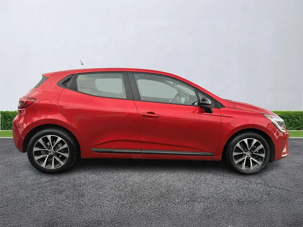 Used Renault Clio Evolution 145 HP (106 kW) 2023 Red  Hatchback