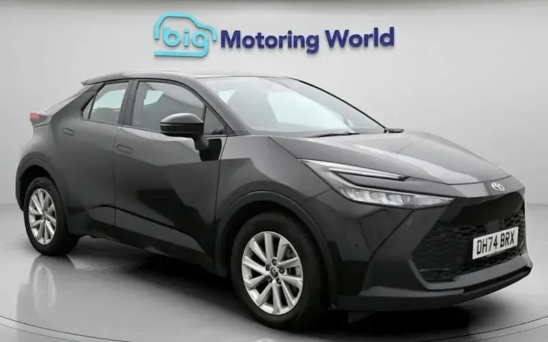 Used Toyota C-HR 140 HP (102 kW) 2025 SUV