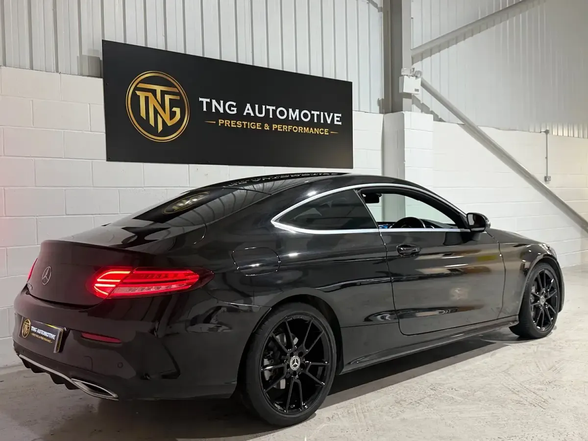Usado Mercedes C220 AMG line 194 CV (142 kW) 2018 Negro Coupe