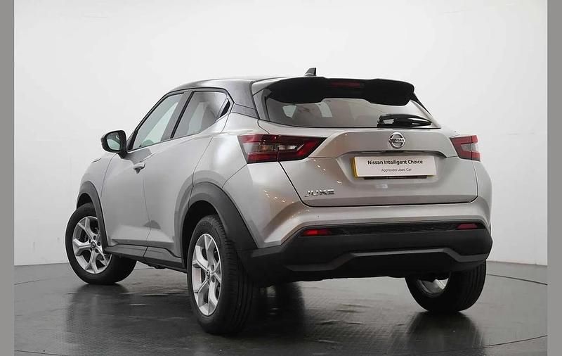 Used Nissan Juke N-Connecta 112 HP (82 kW) 2021 Silver SUV